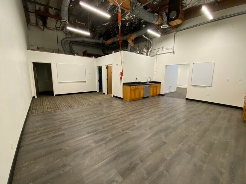 970 Terra Bella Ave, Mountain View, CA à louer - Photo du bâtiment - Image 2 de 20