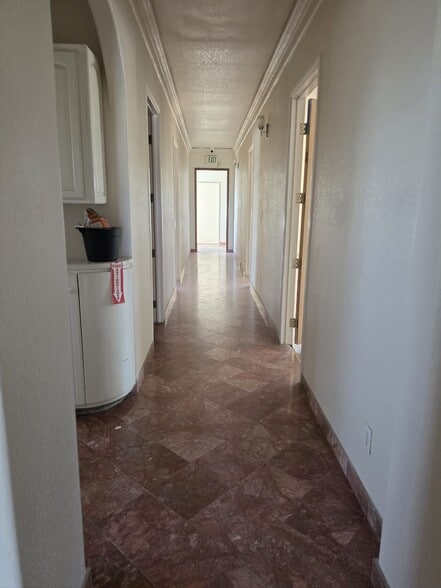 6903 Cactus Ct, San Diego, CA for lease - Interior Photo - Image 2 of 6