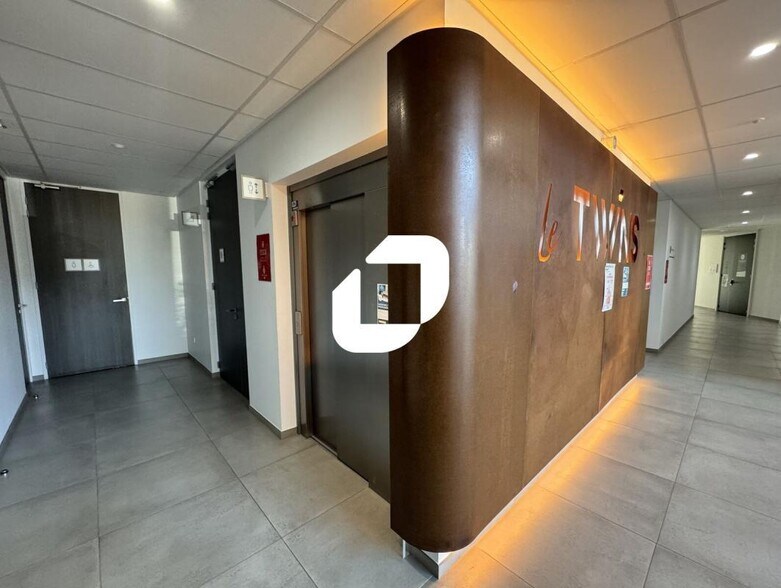 Office in Schiltigheim for lease - Lobby - Image 2 of 8