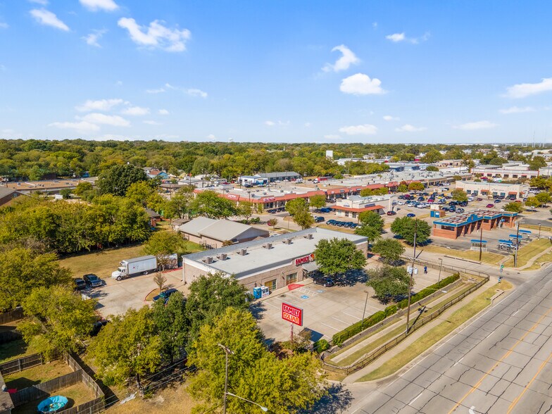 617 N Mcdonald St, McKinney, TX à louer - Photo du bâtiment - Image 3 de 19