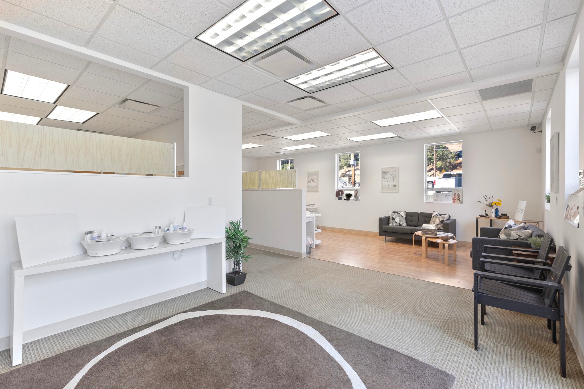 549 Us-30, Imperial, PA for sale Interior Photo- Image 1 of 11