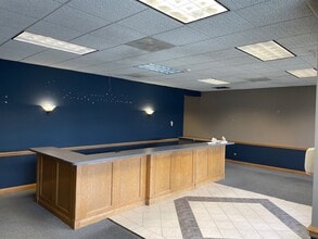 1906 Holian Dr, Spring Grove, IL for lease Interior Photo- Image 1 of 6