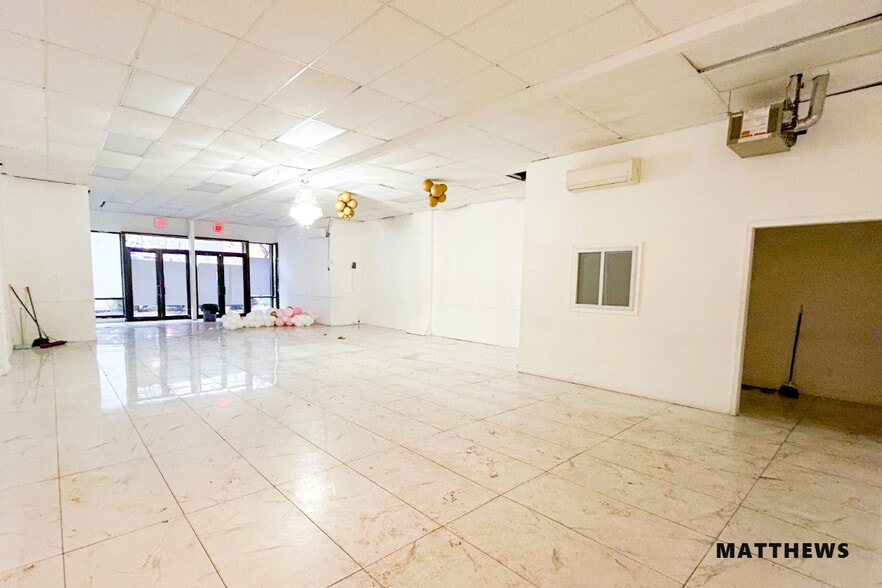 10801 Atlantic Ave, Richmond Hill, NY à louer - Photo du bâtiment - Image 2 de 3