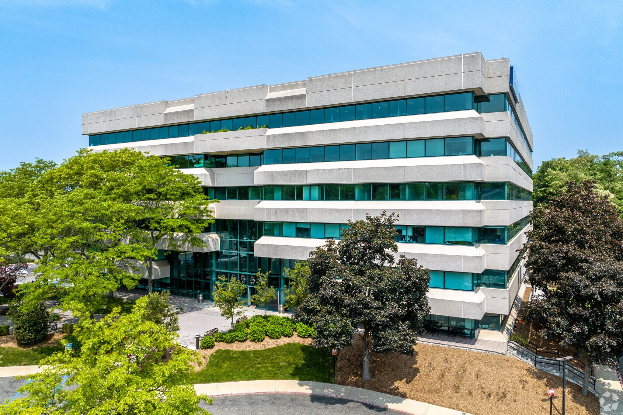 555 Taxter Rd, Elmsford, NY for lease Primary Photo- Image 1 of 9