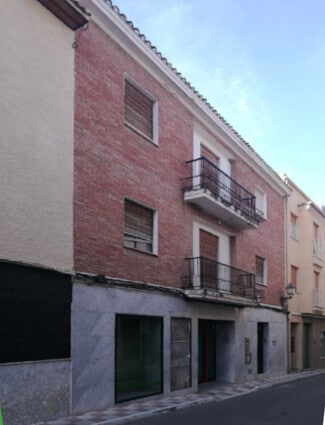 Plus de détails pour Multi-résidentiel à vendre