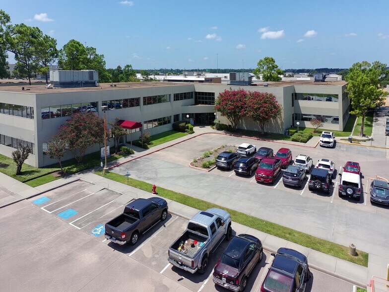 14011 Park Dr, Tomball, TX à louer - Photo du bâtiment - Image 2 de 22