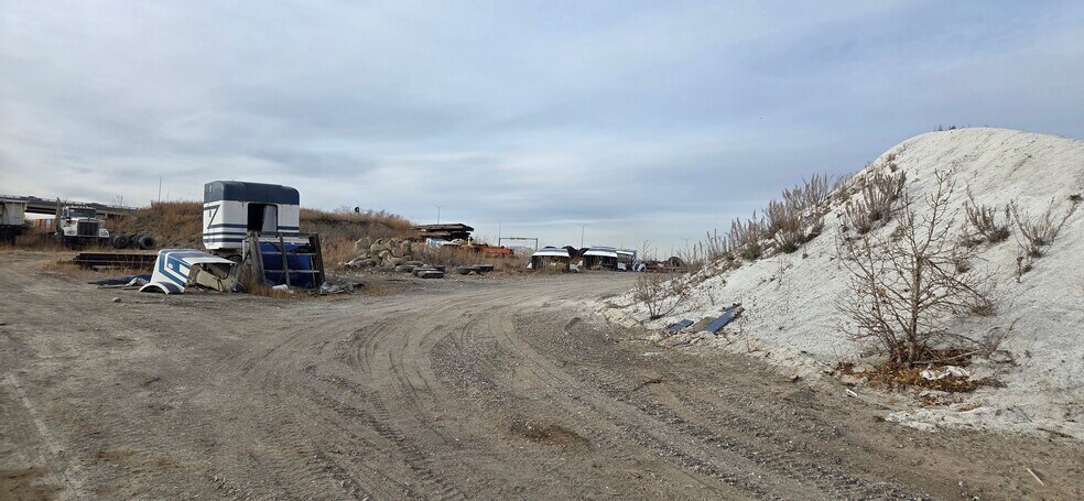 11333 84 St SE, Calgary, AB à vendre - Photo du bâtiment - Image 3 de 8