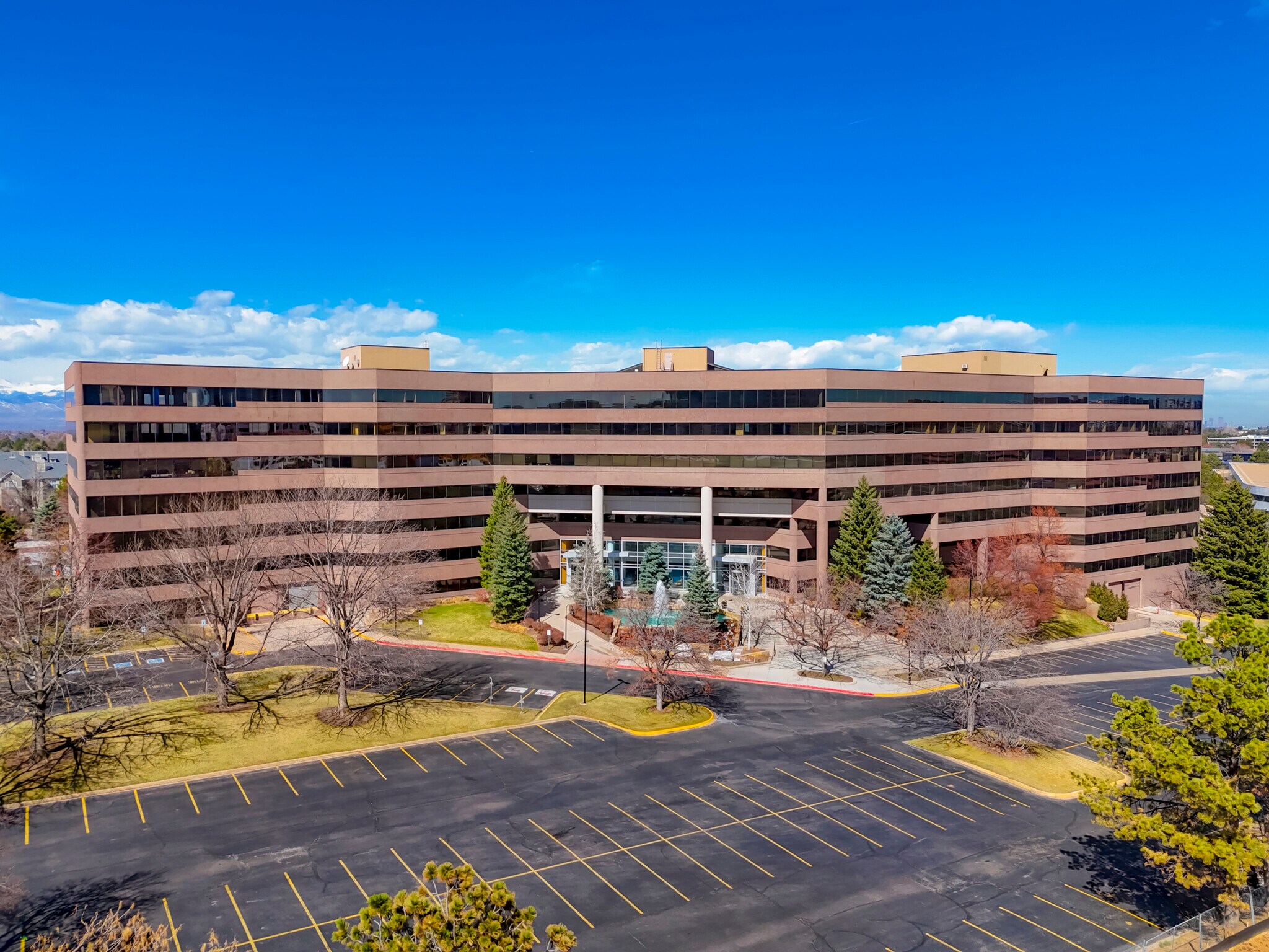 6300 S Syracuse Way, Centennial, CO à louer Photo du bâtiment- Image 1 de 38
