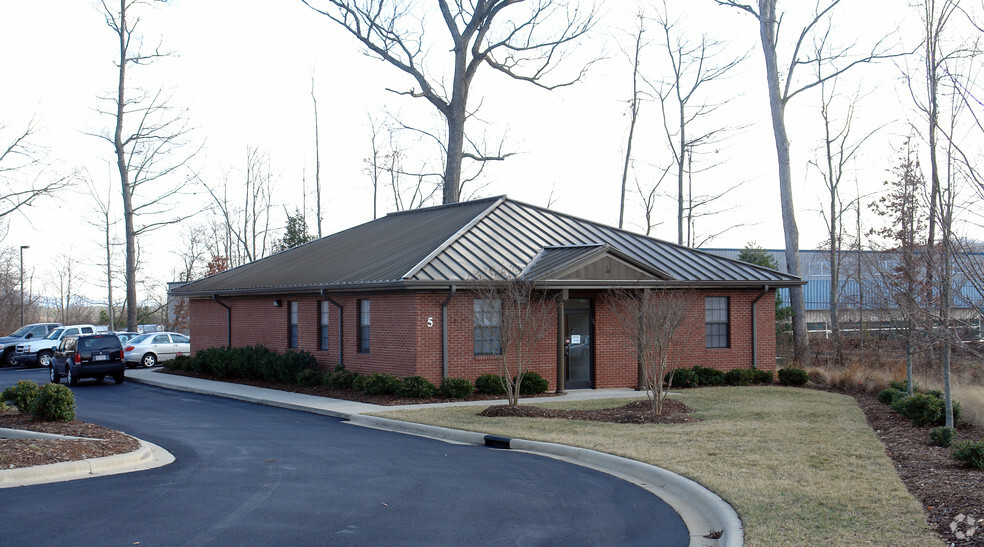 5 Barbetta Dr, Asheville, NC à vendre - Photo principale - Image 1 de 1