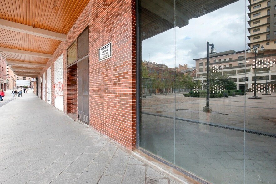 Commerce de détail dans Granada à vendre - Photo du bâtiment - Image 2 de 23