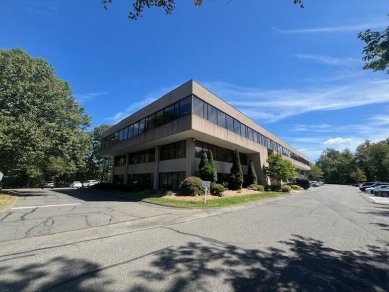 231 Farmington Ave, Farmington, CT à vendre - Photo du bâtiment - Image 2 de 9