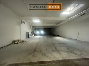 Flex in Villebon-sur-Yvette for lease Interior Photo- Image 2 of 10