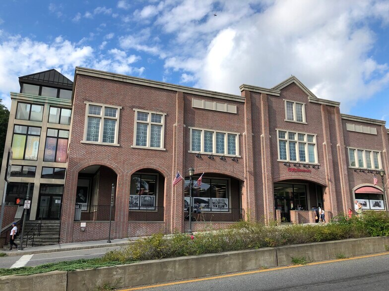 7 Popham Rd, Scarsdale, NY à louer - Photo du bâtiment - Image 1 de 10