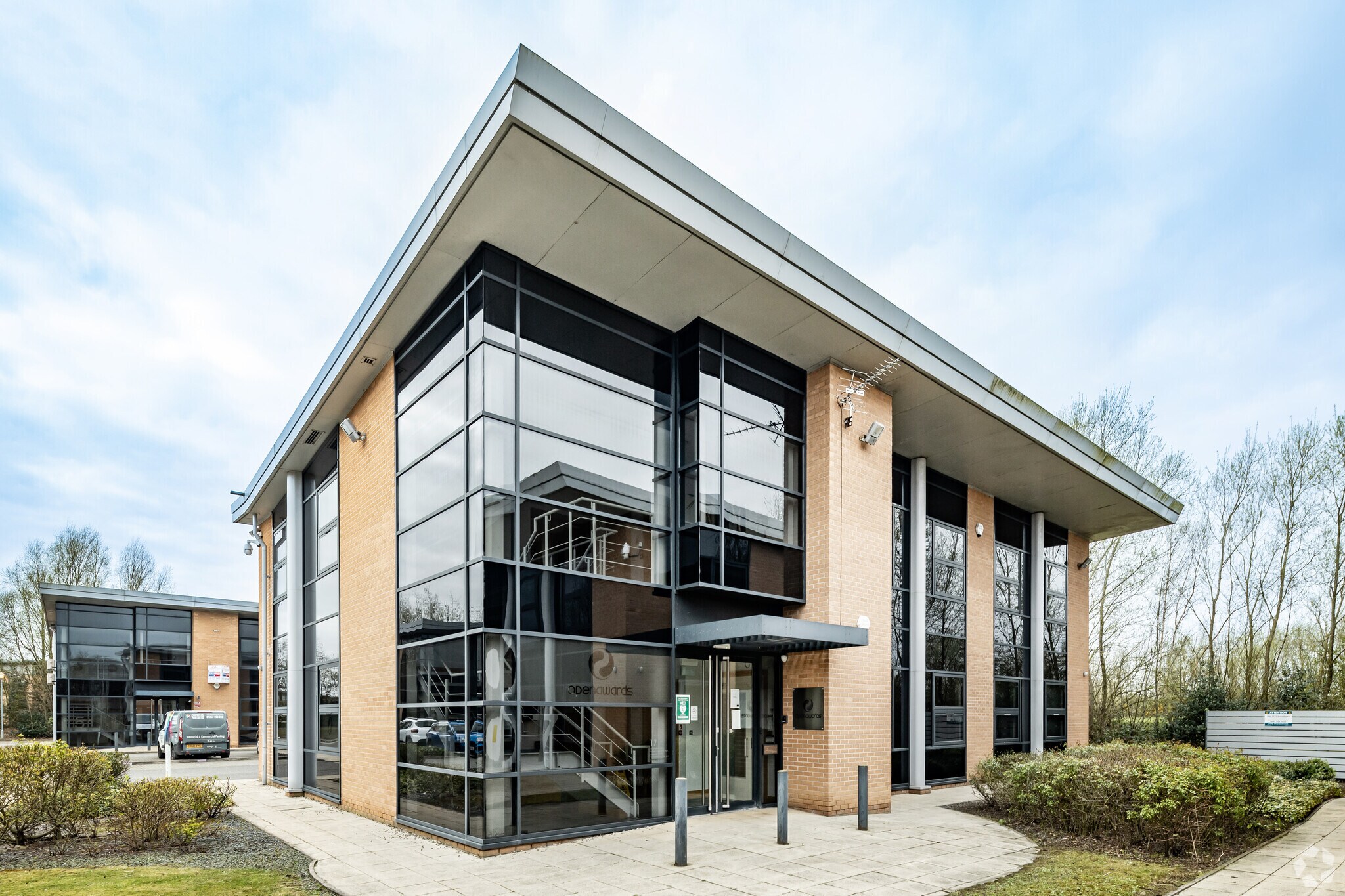 De Havilland Dr, Liverpool for lease Primary Photo- Image 1 of 4