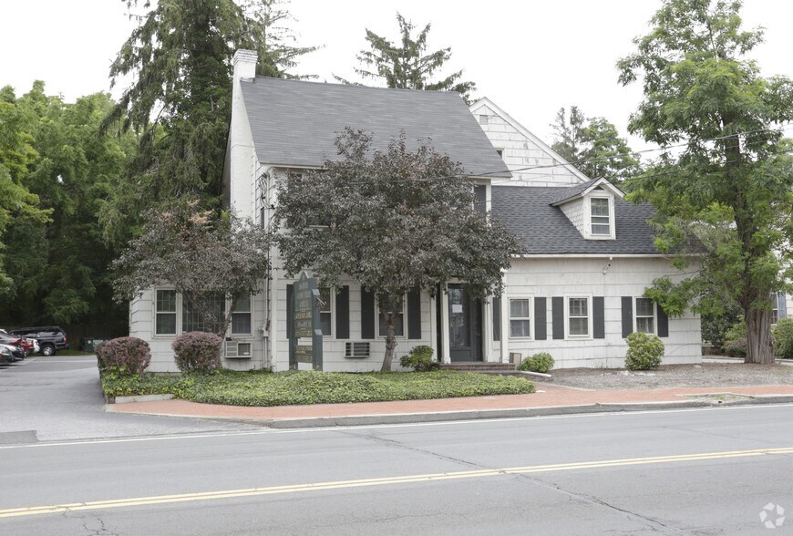 199 E Main St, Smithtown, NY à vendre - Photo du bâtiment - Image 2 de 17