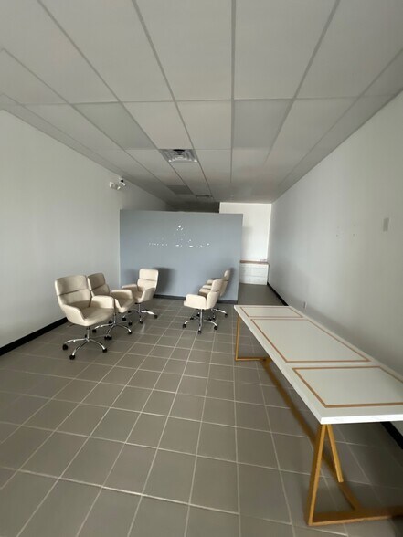 6324 West, Houston, TX à louer - Photo du bâtiment - Image 3 de 7