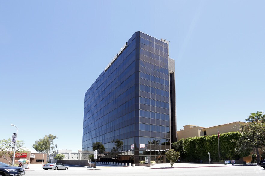 18321 Ventura Blvd, Tarzana, CA à louer - Photo du bâtiment - Image 3 de 16