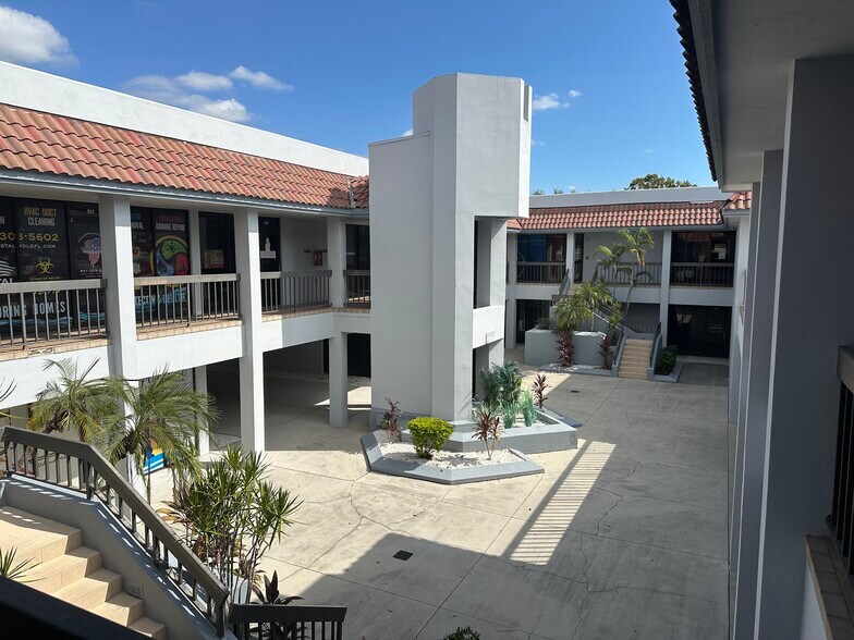 1101 S Tamiami Trl, Venice, FL à louer - Photo du bâtiment - Image 3 de 7
