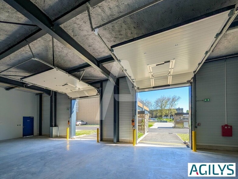 8 Rue Denis Papin, Trappes for lease - Building Photo - Image 1 of 14