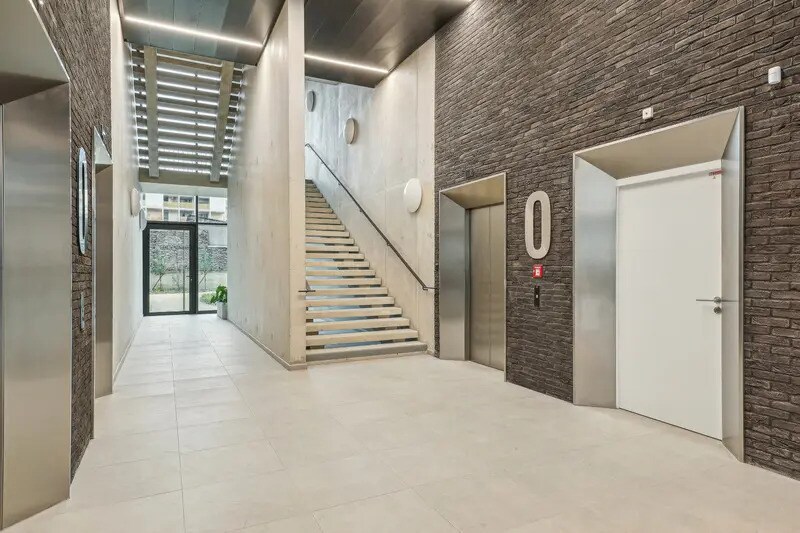 32 Rue Pierre Rigaud, Ivry-sur-Seine à vendre - Hall d’entrée - Image 3 de 10