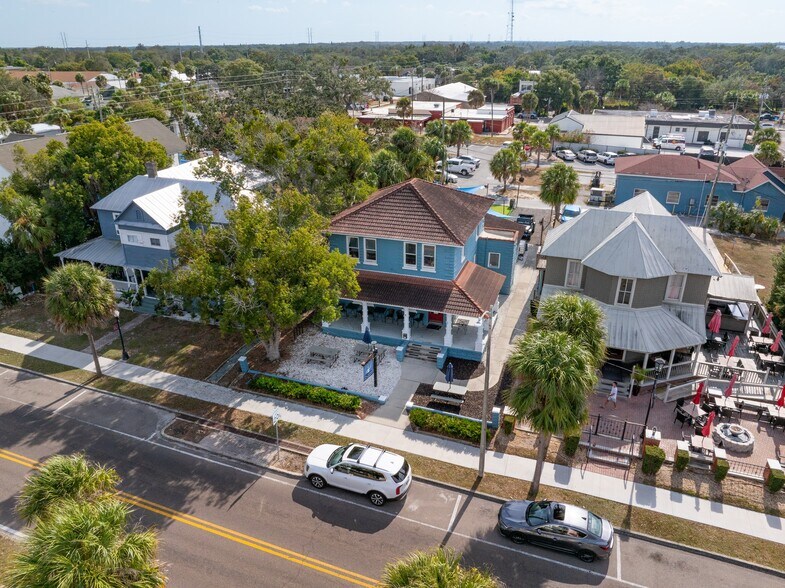 312 E Tarpon Ave, Tarpon Springs, FL à vendre - Photo du bâtiment - Image 2 de 33