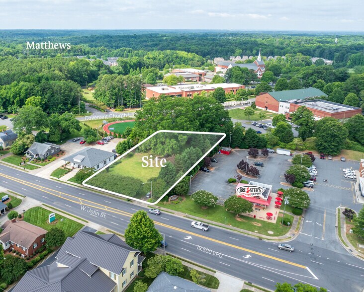 527 W John St, Matthews, NC à louer - Photo du bâtiment - Image 2 de 4