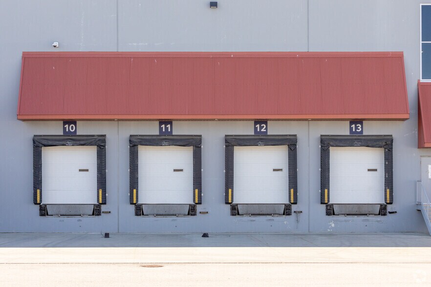 18899 28 Av, Surrey, BC for lease - Building Photo - Image 2 of 4