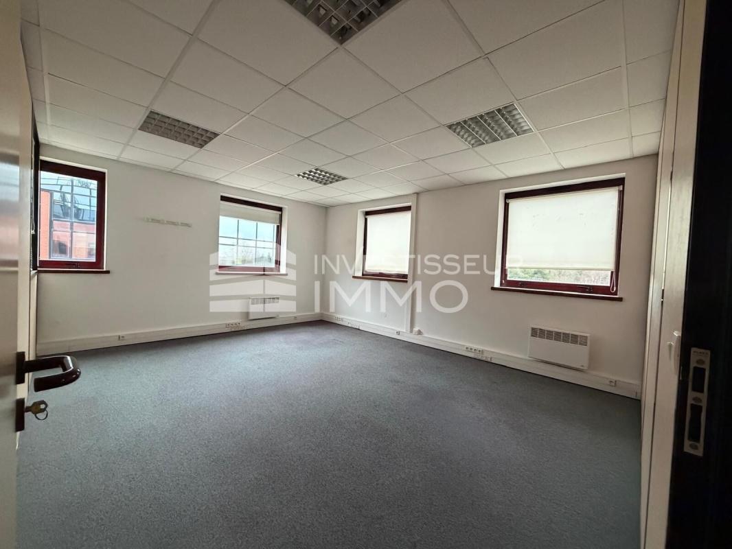 Office in Champs Sur Marne for lease Interior Photo- Image 1 of 6
