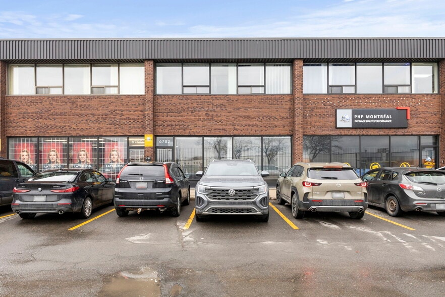 6742-6846 Rue Jarry E, Montréal, QC for lease - Building Photo - Image 3 of 20
