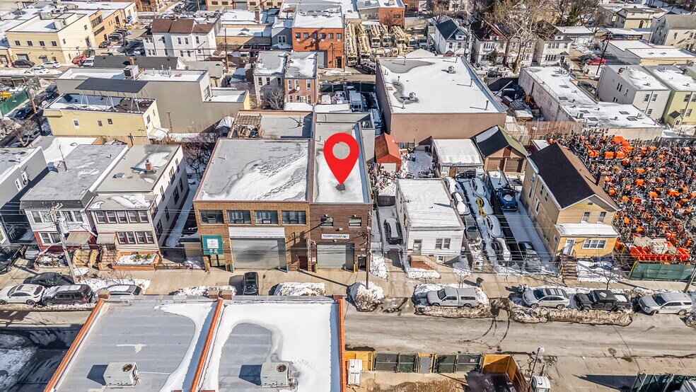 1815 128th St, College Point, NY à vendre - Photo du bâtiment - Image 2 de 29