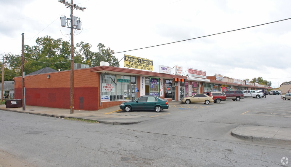 700-740 N Sylvania Ave, Fort Worth, TX for lease - Building Photo - Image 3 of 3