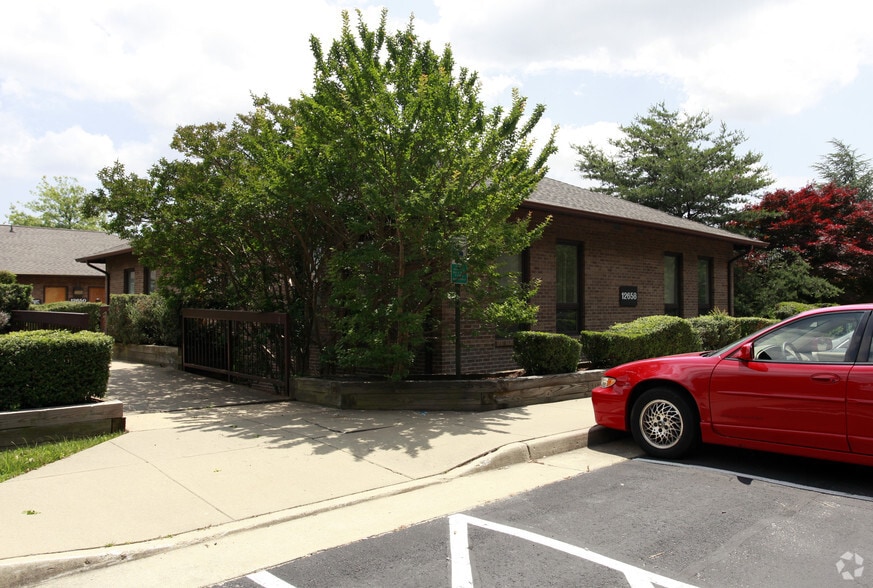 12658-12660 Lake Ridge Dr, Woodbridge, VA for sale - Primary Photo - Image 1 of 17