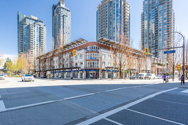 Plus de détails pour 1161 The High St, Coquitlam, BC - Commerce de détail à vendre