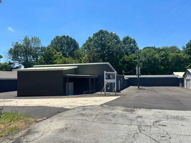 More details for 300 Guthrie St, Graham, NC - Industrial for Sale