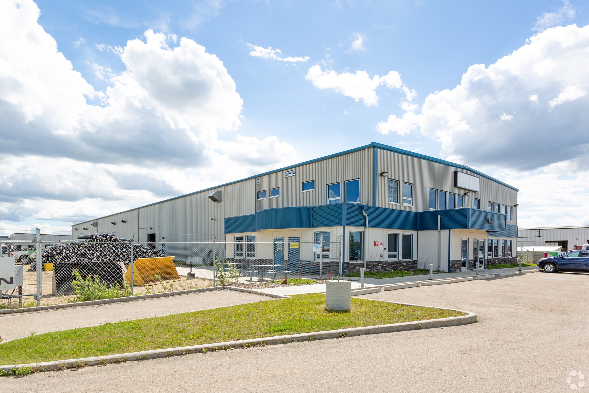 3907-3909 Allard Av, Leduc, AB à vendre Photo du bâtiment- Image 1 de 1