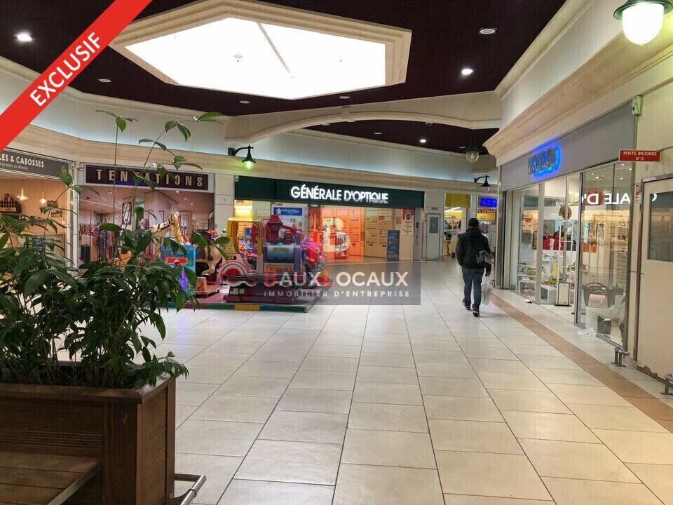 Retail in Avignon for lease Building Photo- Image 1 of 3