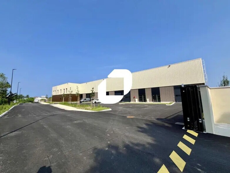 Flex in Rillieux-la-Pape for lease - Building Photo - Image 3 of 12