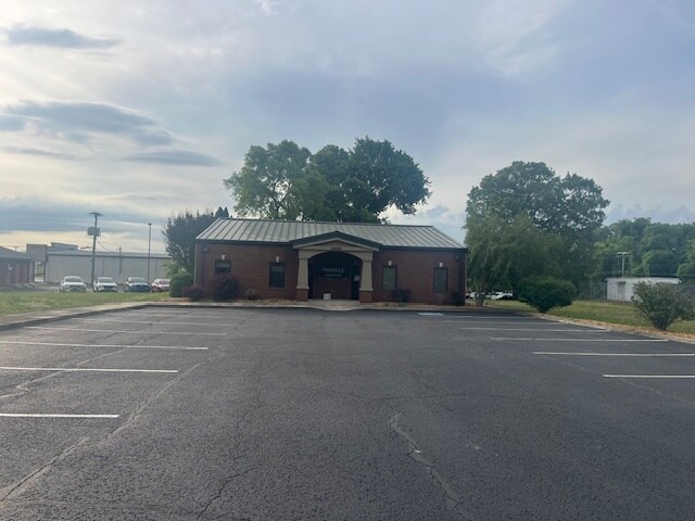 2050 Cowan Hwy, Winchester, TN à louer - Photo du bâtiment - Image 3 de 21