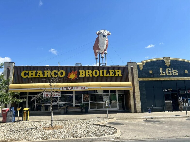 401-403 W Jefferson Blvd, Dallas, TX for lease - Building Photo - Image 2 of 6