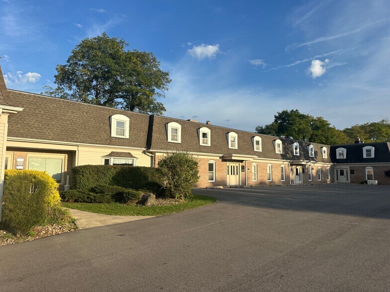 8437 Mayfield Rd, Chesterland, OH à vendre - Photo du bâtiment - Image 2 de 8