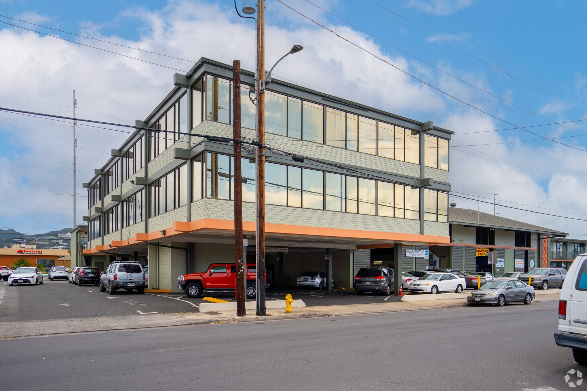 1425 Dillingham Blvd, Honolulu, HI à louer Photo principale- Image 1 de 9