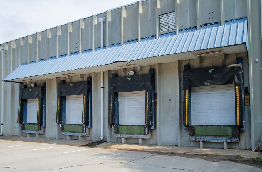 7701 Southern Dr, Springfield, VA for lease - Building Photo - Image 3 of 10