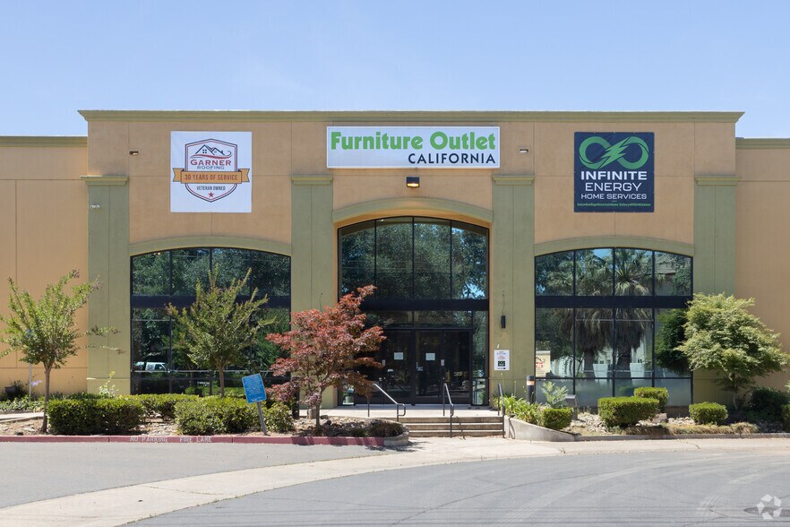 12178 Tributary Point Dr, Rancho Cordova, CA à vendre - Photo du bâtiment - Image 3 de 25