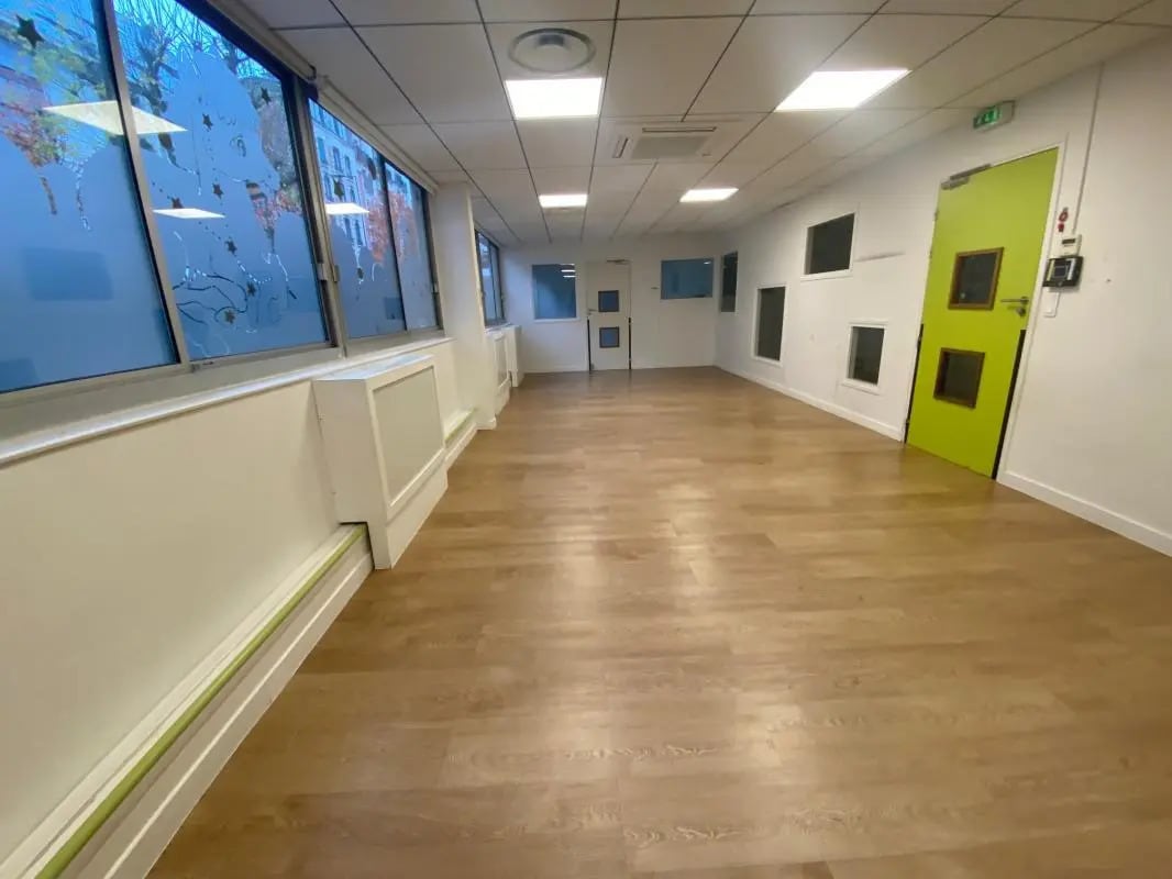 Office in Vincennes for lease Building Photo- Image 1 of 7