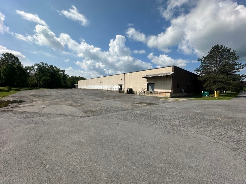 102 Utica St, Hamilton, NY à vendre - Photo du bâtiment - Image 3 de 8