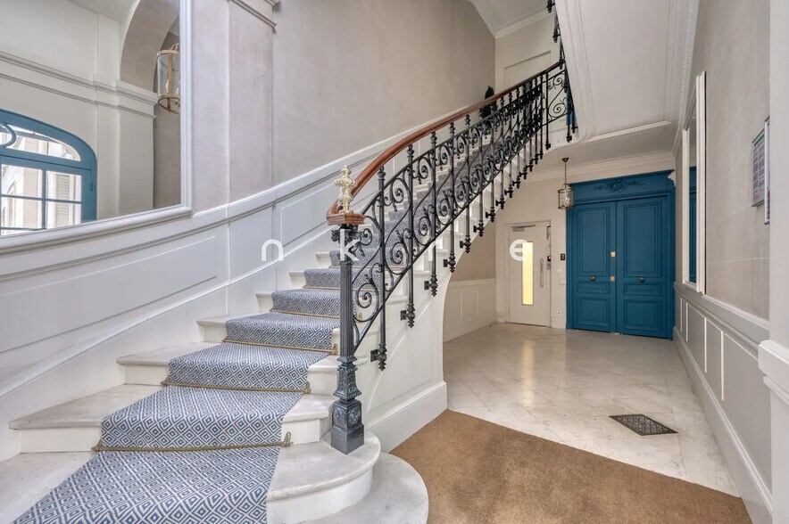 Bureau dans Paris à vendre - Photo du bâtiment - Image 2 de 14