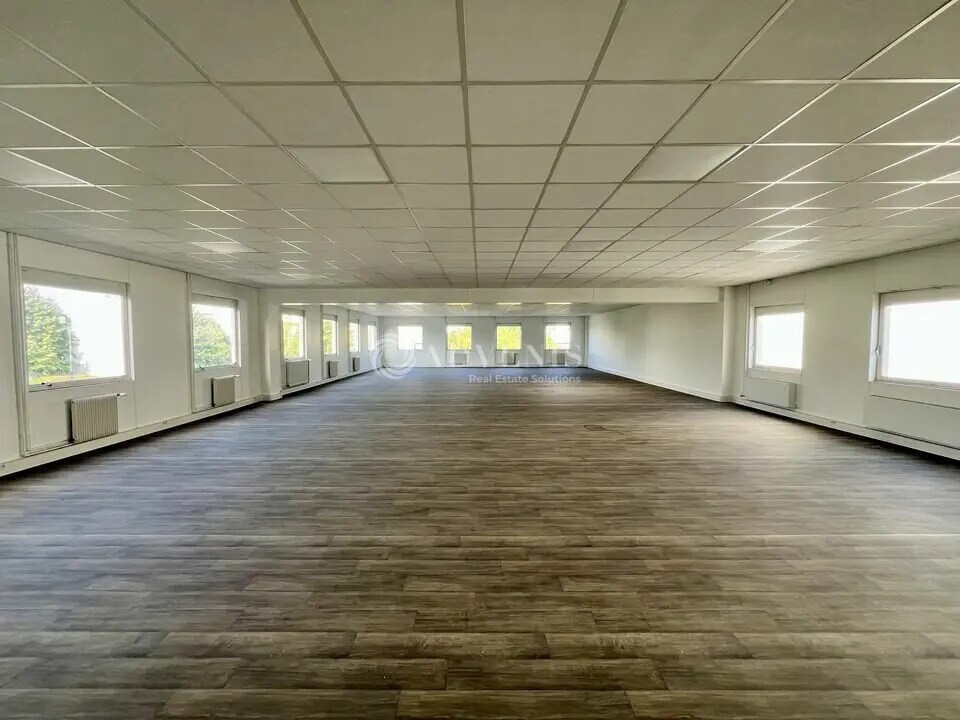 Office in Osny for sale Interior Photo- Image 1 of 8