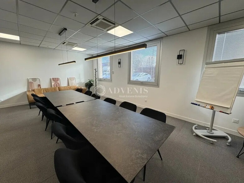 Office in Tremblay-en-France for lease - Interior Photo - Image 3 of 6