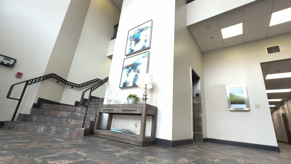 5025 Bradford Dr, Huntsville, AL for lease - Commercial Listing Video - Image 2 of 15