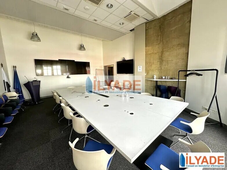 Bureau dans Marseille à louer - Photo du bâtiment - Image 3 de 11